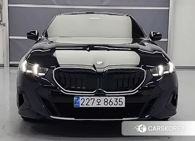 BMW 5 Series (G60) 2024 Черный из Кореи