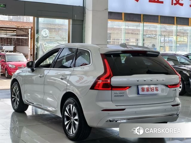 Volvo XC60 2022 Белый из Китая