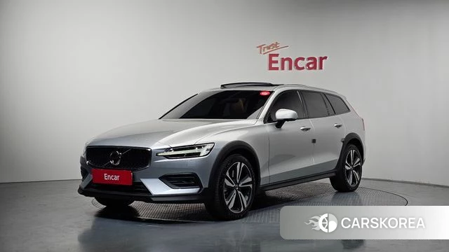 Volvo V60 Cross-Country 2nd Generation 2020 Серебряный из Кореи