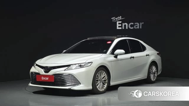 Toyota Camry (XV70) 2019 Белый из Кореи