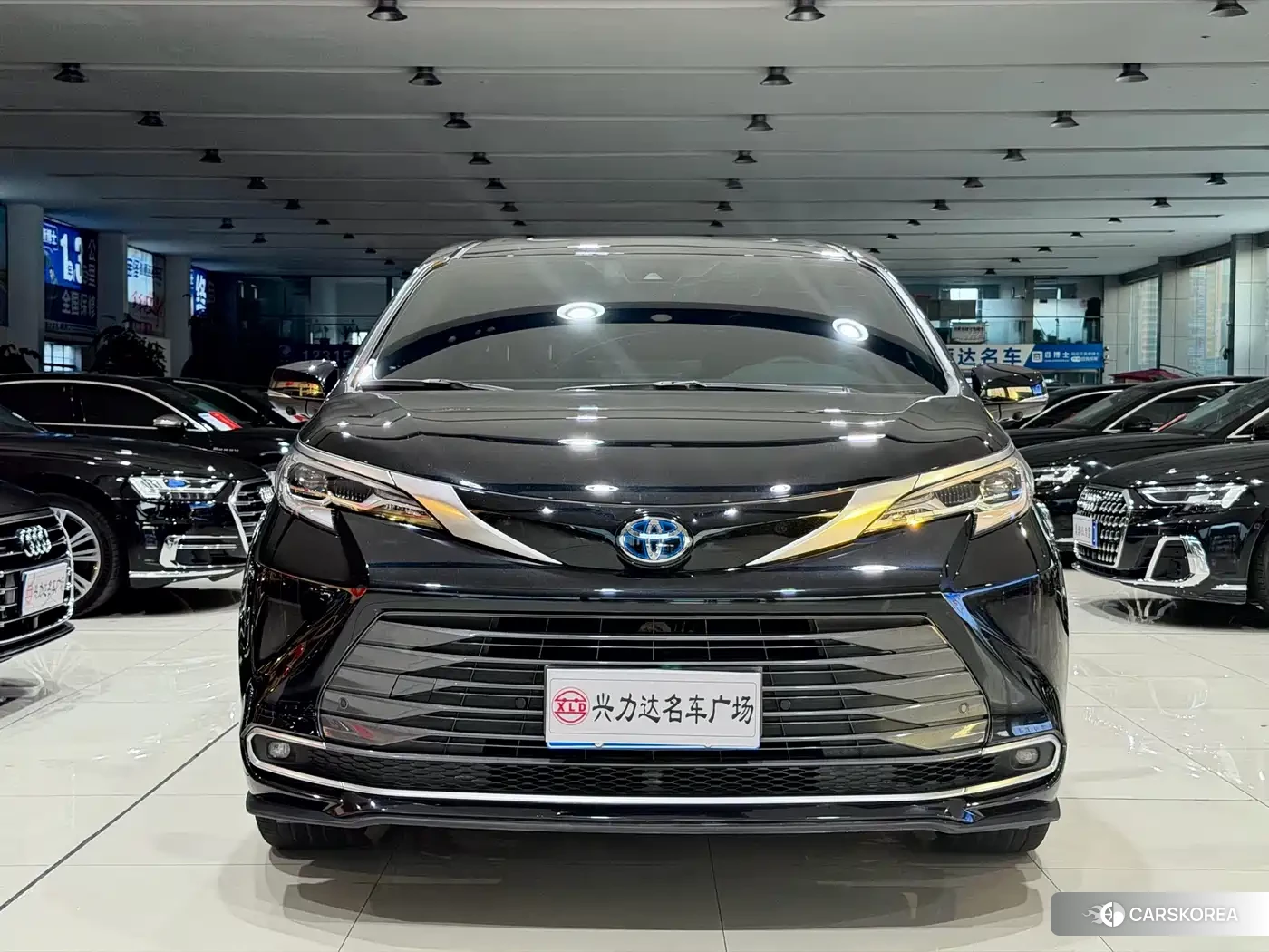 Toyota Sienna 2023 Черный из Китая