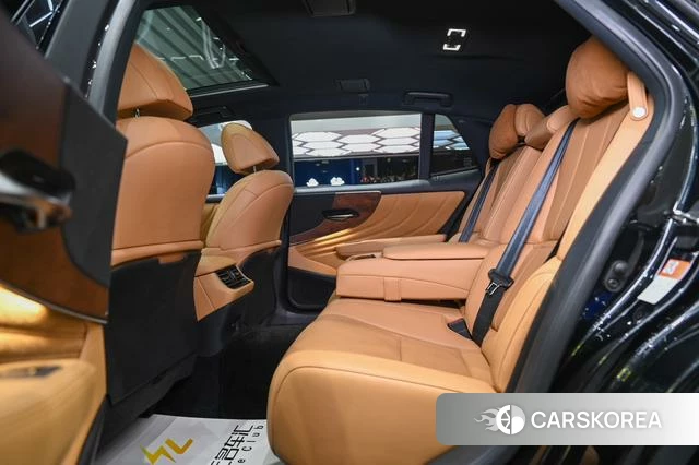 Lexus LS 2022 Черный из Китая