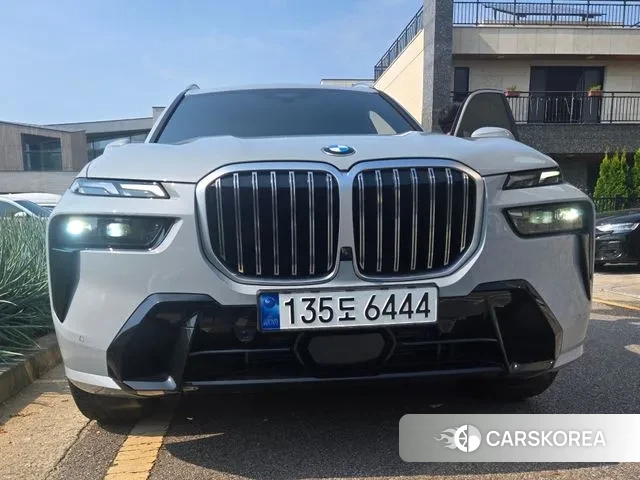 BMW X7 (G07) 2023 Цвет галактики из Кореи
