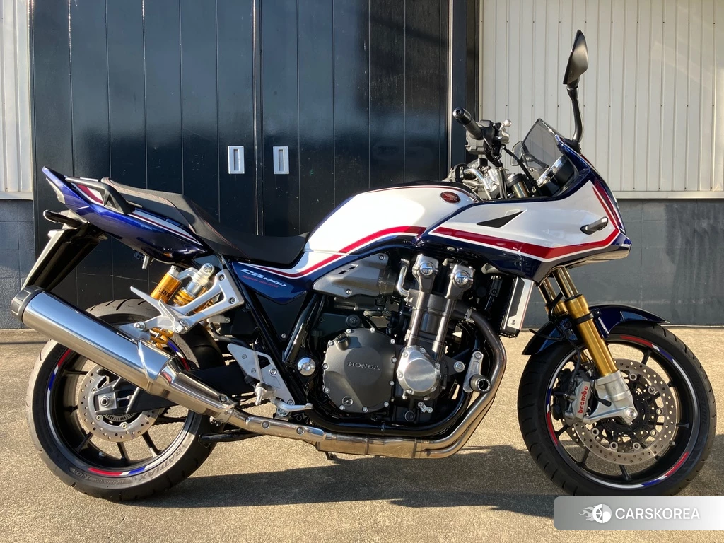 Проданный Honda CB1300SF BOLDOR 2021 из Японии, фото 2