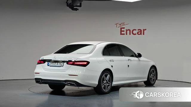 Mercedes-Benz E-Class W213 2023 Белый из Кореи