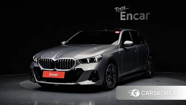 BMW 5 Series (G60) 2025 Серебристо-серый из Кореи