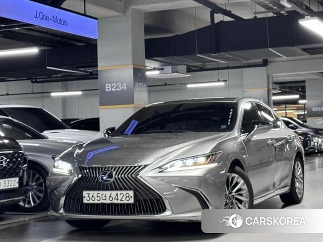 Lexus ES300h 7th generation 2021 Серебристо-серый из Кореи