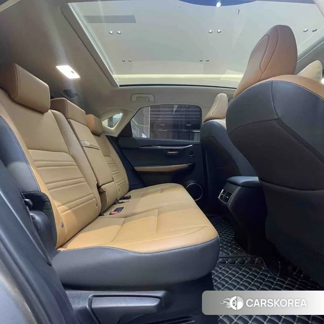 Lexus NX 2020 Серебристо-серый из Китая