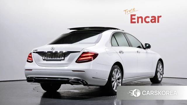 Mercedes-Benz E-Class W213 2019 Белый из Кореи