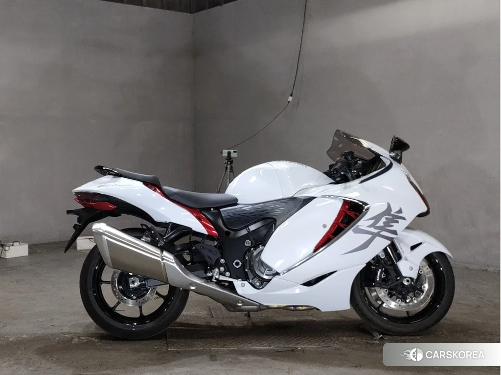 Проданный Suzuki GSX1300R HAYABUSA 2023 из Японии, фото 2