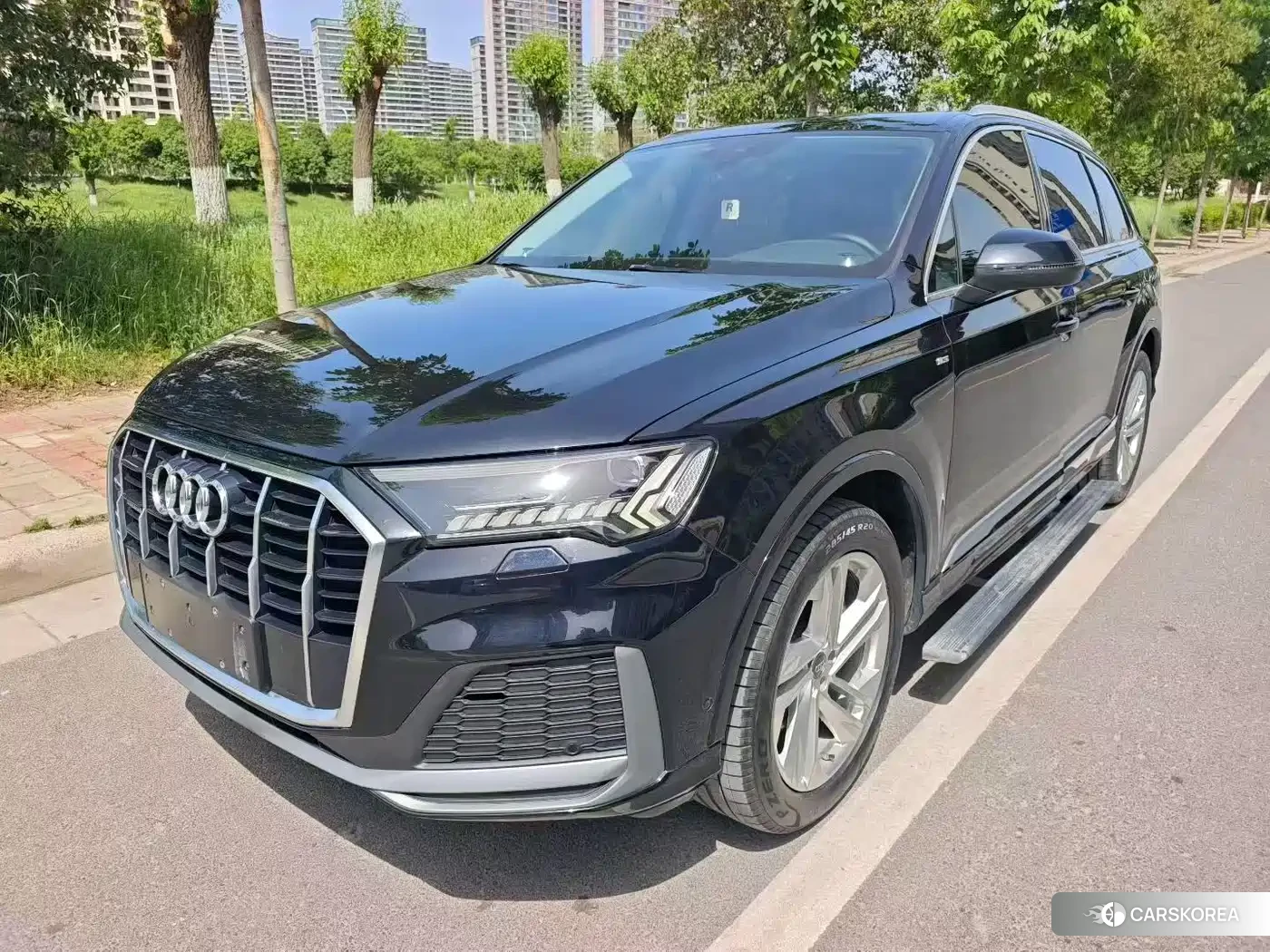 Audi Q7 2021 Черный из Китая