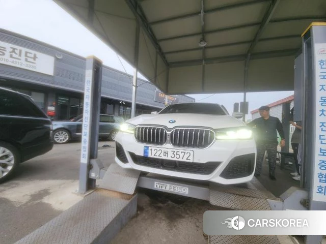 BMW 5 Series (G30) 2023 Белый из Кореи