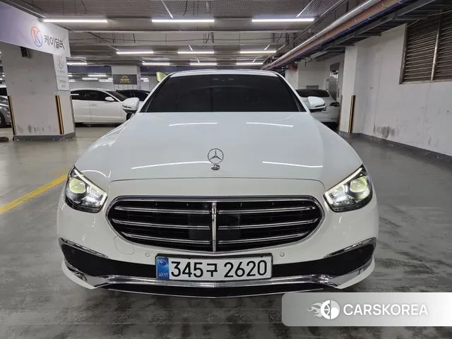 Mercedes-Benz E-Class W213 2023 Белый из Кореи