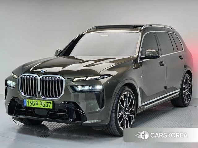 BMW X7 (G07) 2024 Светло-зеленый из Кореи