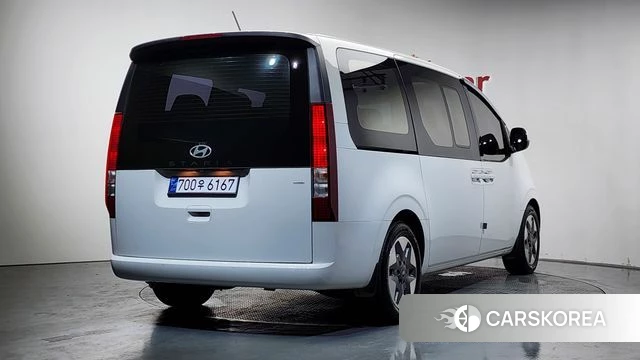 Hyundai Staria 2025 Белый из Кореи