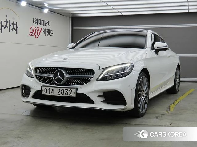 Mercedes-Benz C-Class W205 2019 Белый из Кореи