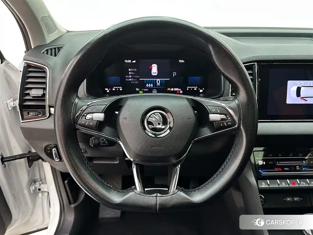 Skoda Krok 2023 Белый из Китая