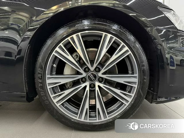 Audi A6L 2022 Черный из Китая