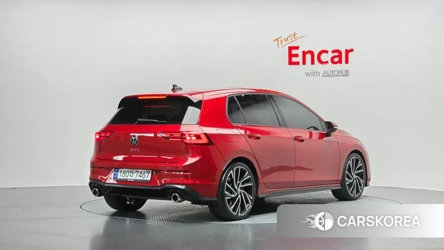 Volkswagen Golf 8th Generation 2023 Красный из Кореи