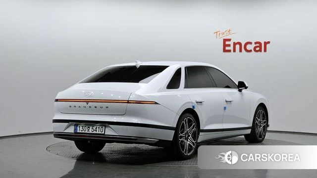 Hyundai Grandeur Hybrid (GN7) 2023 Белый из Кореи