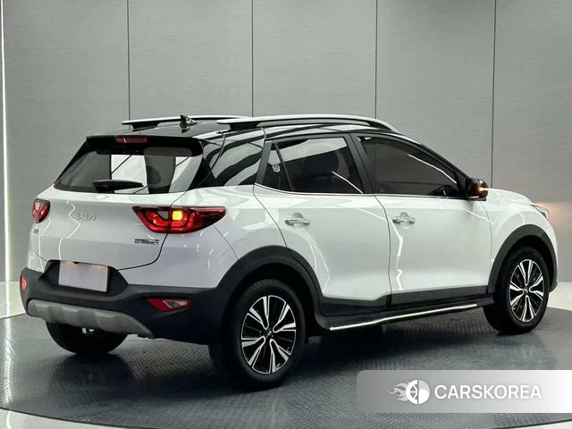 Kia Yi Ran 2021 Белый из Китая