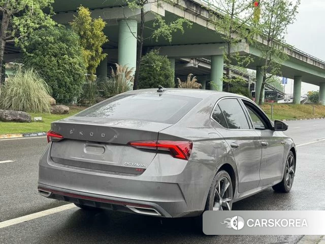 Skoda Octavia 2021 Темно-серый из Китая