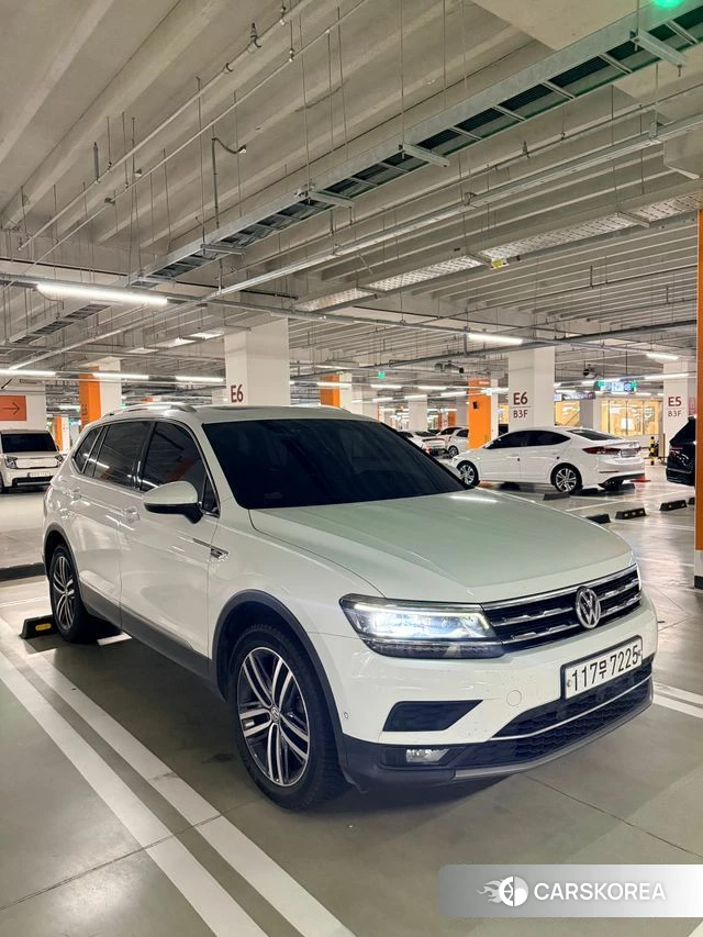 Volkswagen Tiguan Allspace 2020 Белый из Кореи