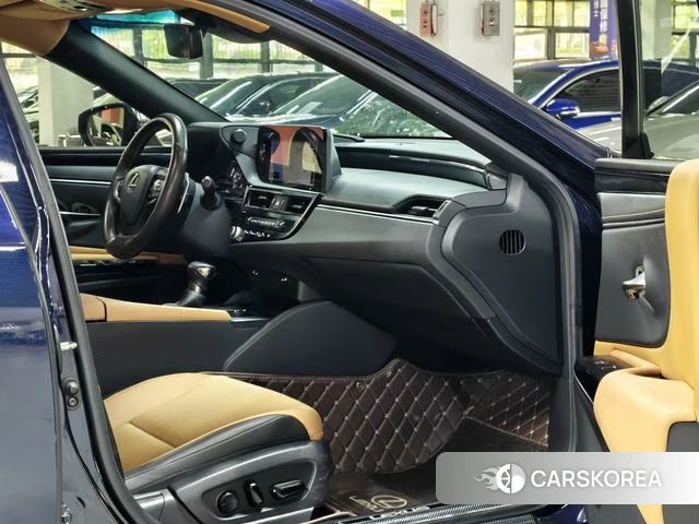 Lexus ES 2023 Синий из Китая