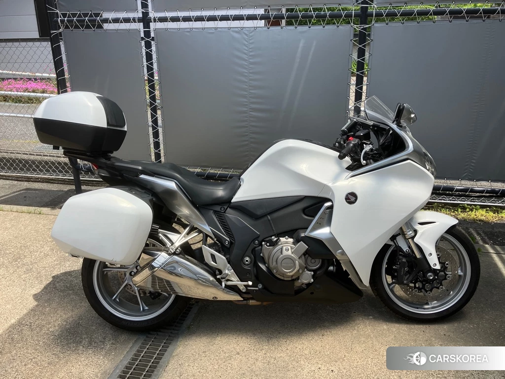 Проданный Honda VFR1200F DCT 2011 из Японии, фото 2