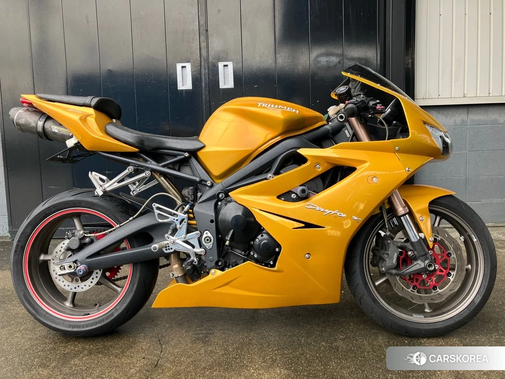 Проданный Triumph DAYTONA 675 2011 из Японии