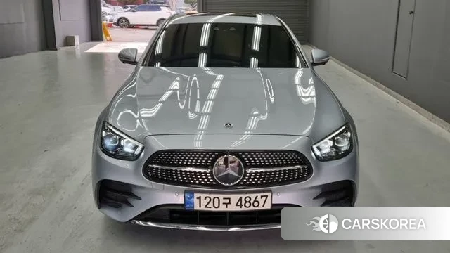 Mercedes-Benz E-Class W213 2023 Серебристо-серый из Кореи