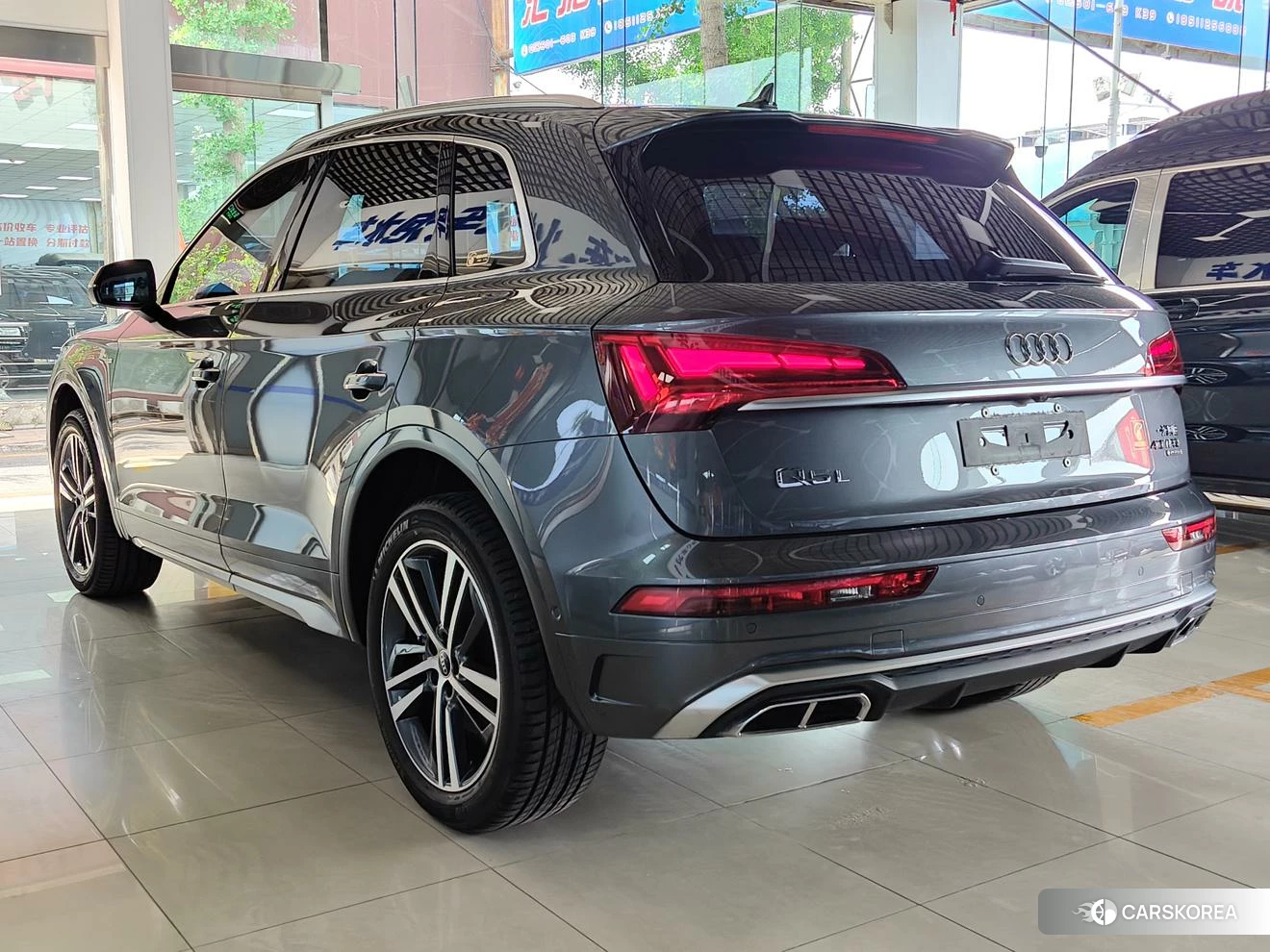 Audi Q5L 2021 Темно-серый из Китая
