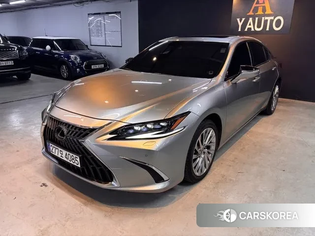Lexus ES300h 7th generation 2022 Песочный из Кореи