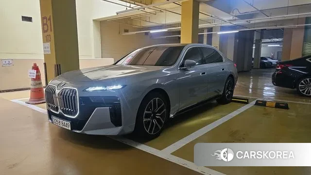 BMW 7 Series (G70) 2024 Серый из Кореи