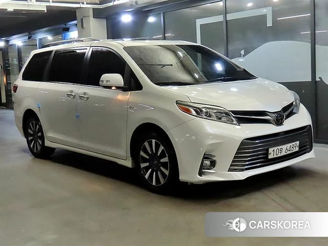Toyota Sienna 2018 Белый из Кореи