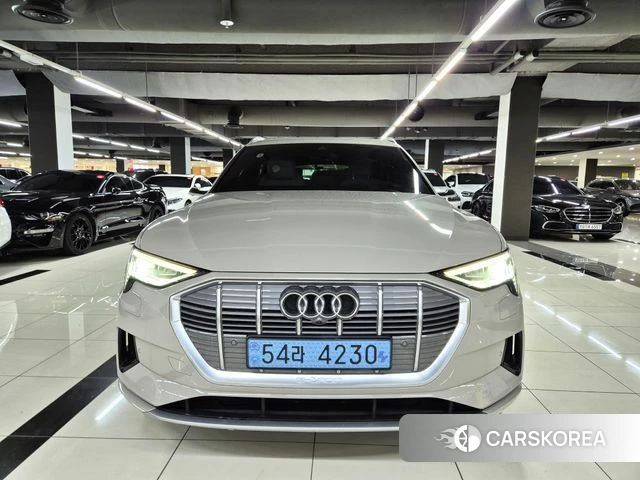 Audi e-Tron 2022 Жемчужный цвет из Кореи