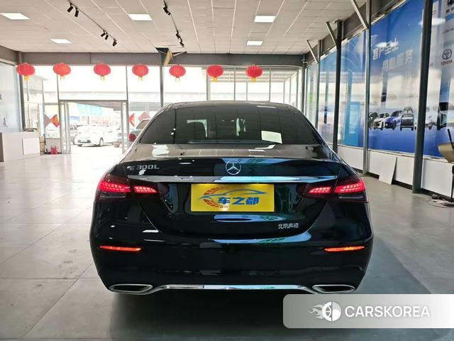 Mercedes-Benz E-class 2022 Черный из Китая