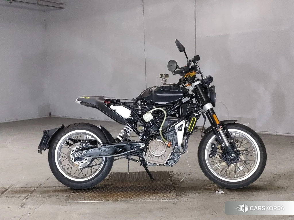 Проданный Husqvarna SVARTPILEN 401 2018 из Японии, фото 2