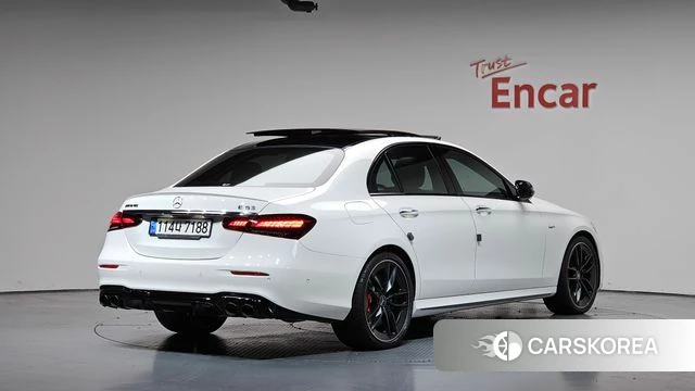 Mercedes-Benz E-Class W213 2023 Белый из Кореи