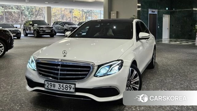 Mercedes-Benz E-Class W213 2018 Белый из Кореи