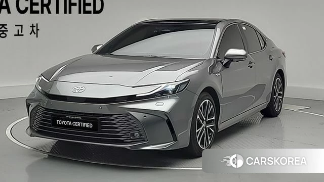 Toyota Camry (XV80) 2025 Серебристо-серый из Кореи