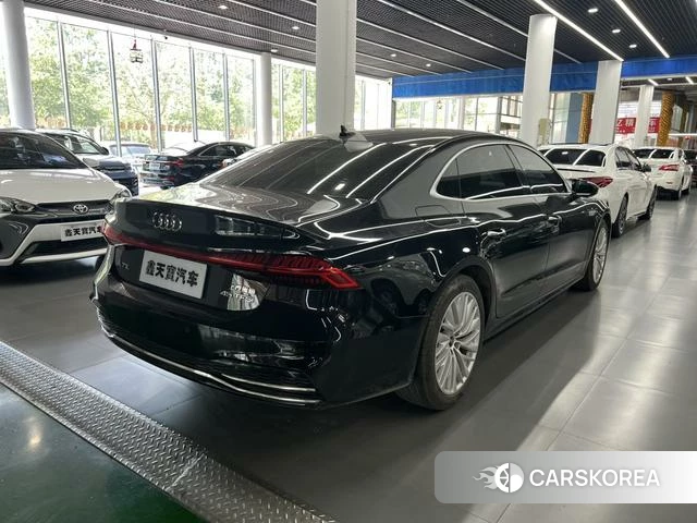 Audi A7L 2023 Черный из Китая