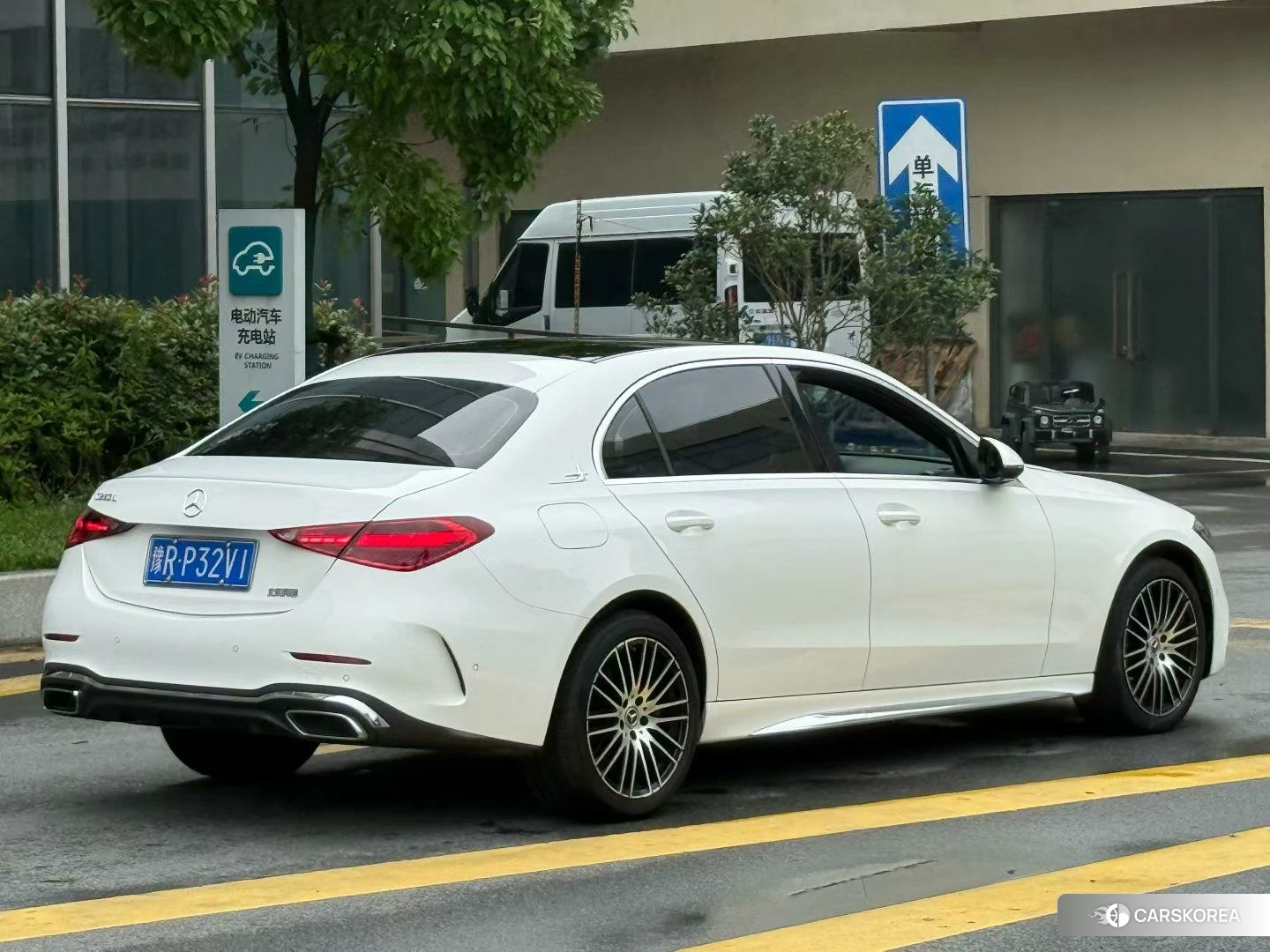 Mercedes-Benz Class C 2023 Белый из Китая