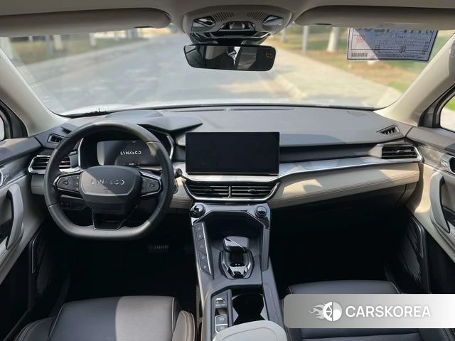 Lynk 06 EM-P 2024 Белый из Китая