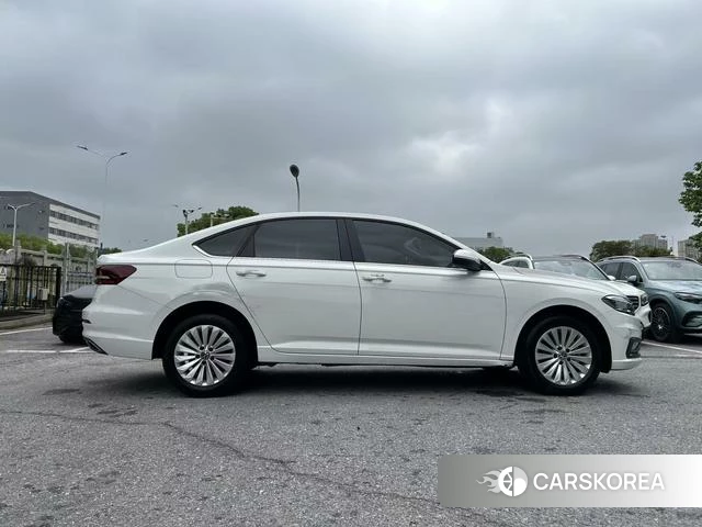 Volkswagen Lavida 2021 Белый из Китая