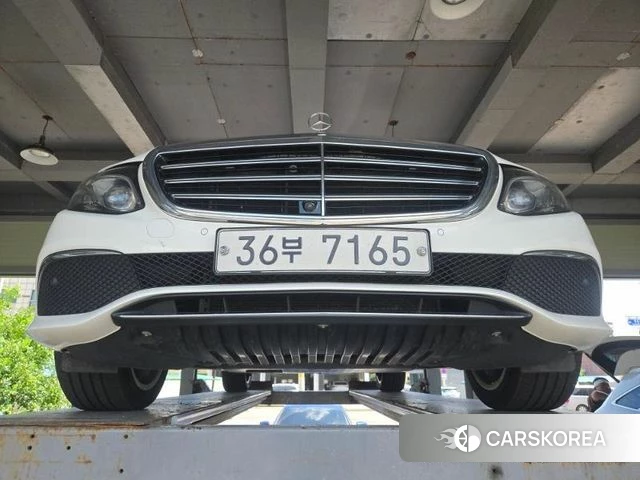Mercedes-Benz E-Class W213 2019 Белый из Кореи