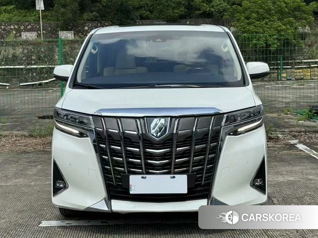 Toyota Elfa 2021 Белый из Китая