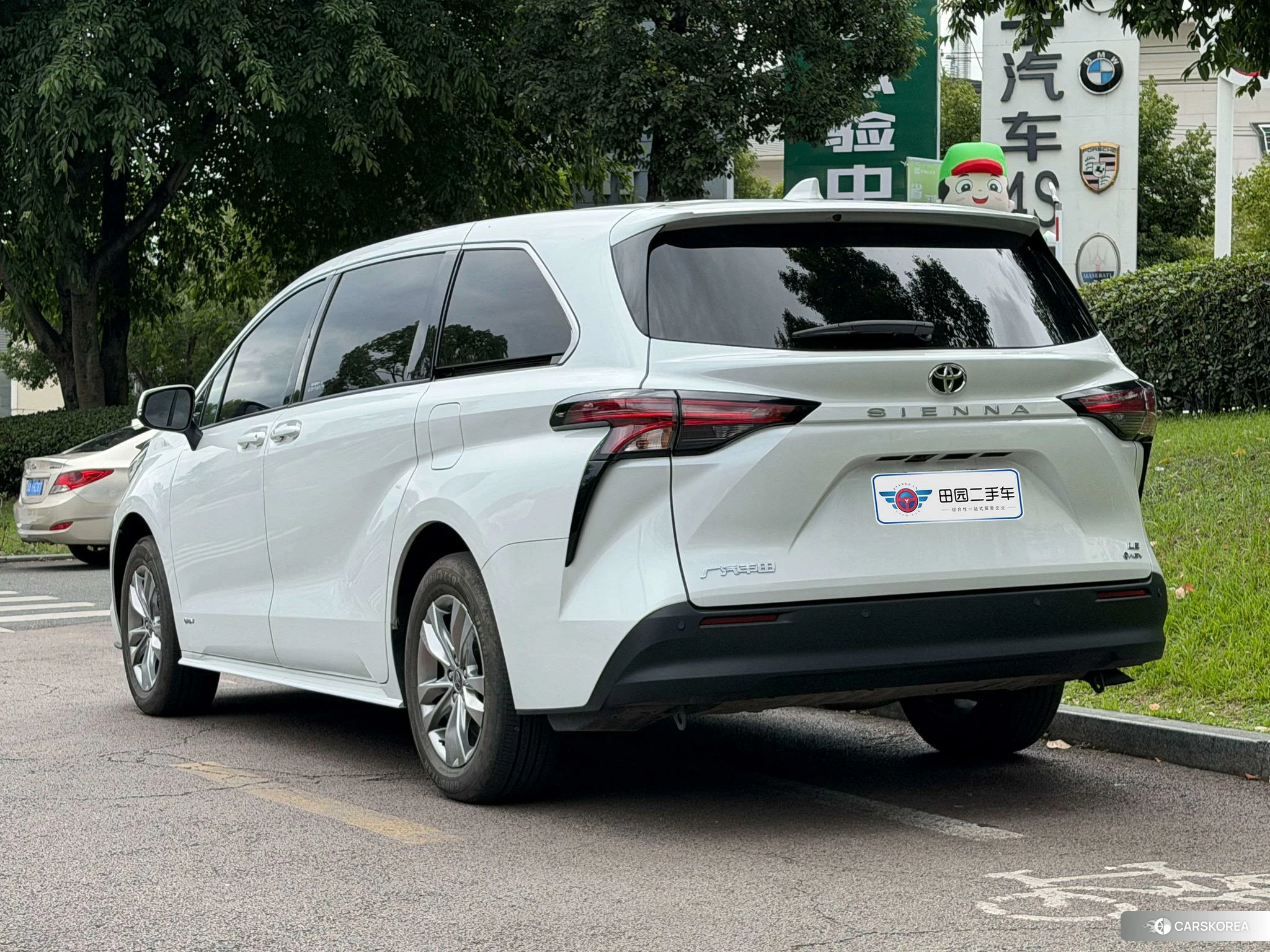 Toyota Sienna 2024 Белый из Китая