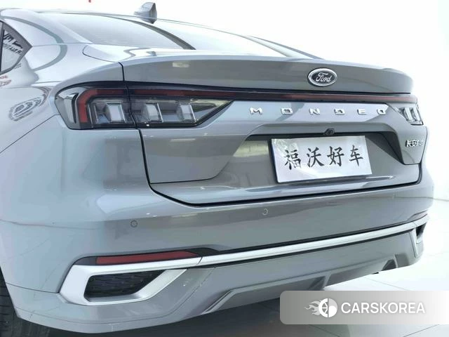 Ford Mondeo 2025 Серебристо-серый из Китая