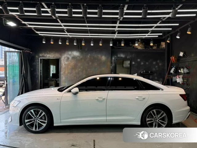 Audi A6 (C8) 2021 Белый из Кореи